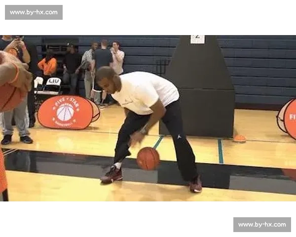 吾米提江谈场地应对:简洁出球是后卫必修课 吾米提江谈场地应对:简洁出球是后卫必修课